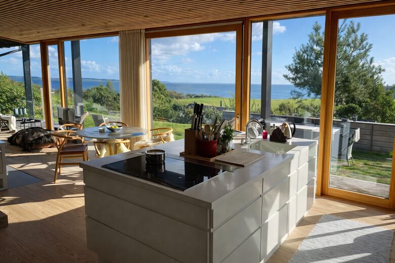 The Summerhouse: Artful Living on the Water - Ebeltoft, Denmark