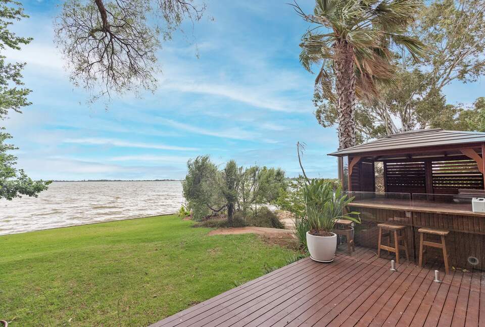 Lake Boga Waterfront Sanctuary with Private Jetty - Lake Boga, Australia