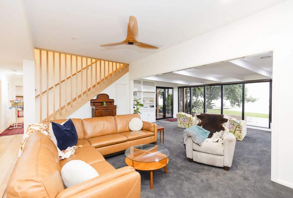 Lake Boga Waterfront Sanctuary with Private Jetty - Lake Boga, Australia