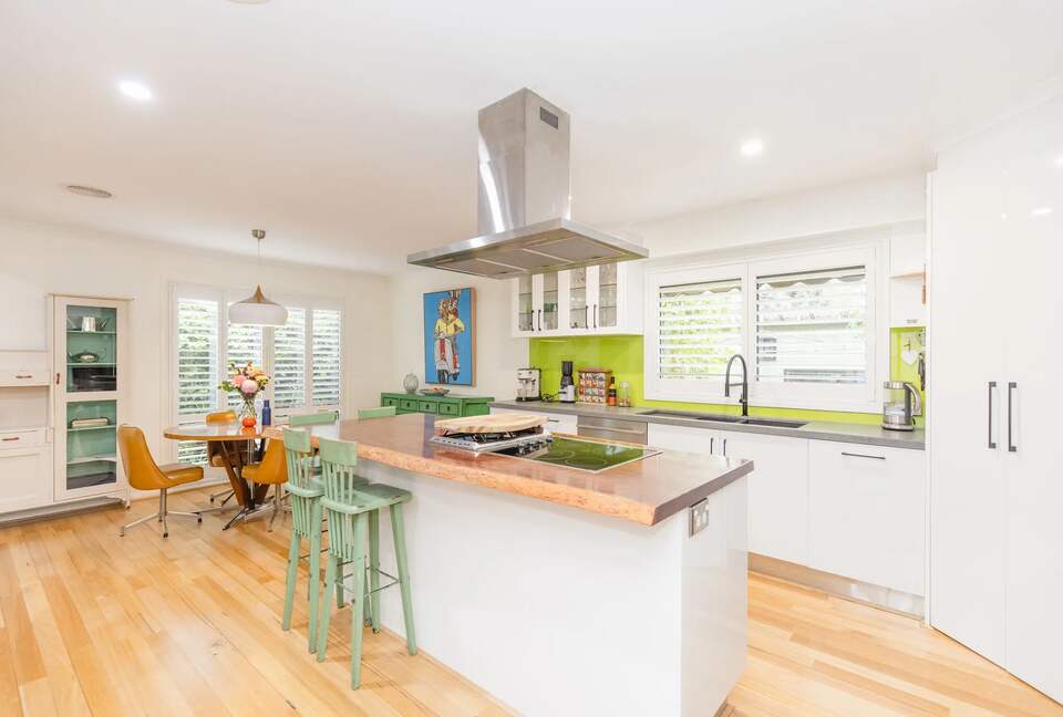 Lake Boga Waterfront Sanctuary with Private Jetty - Lake Boga, Australia