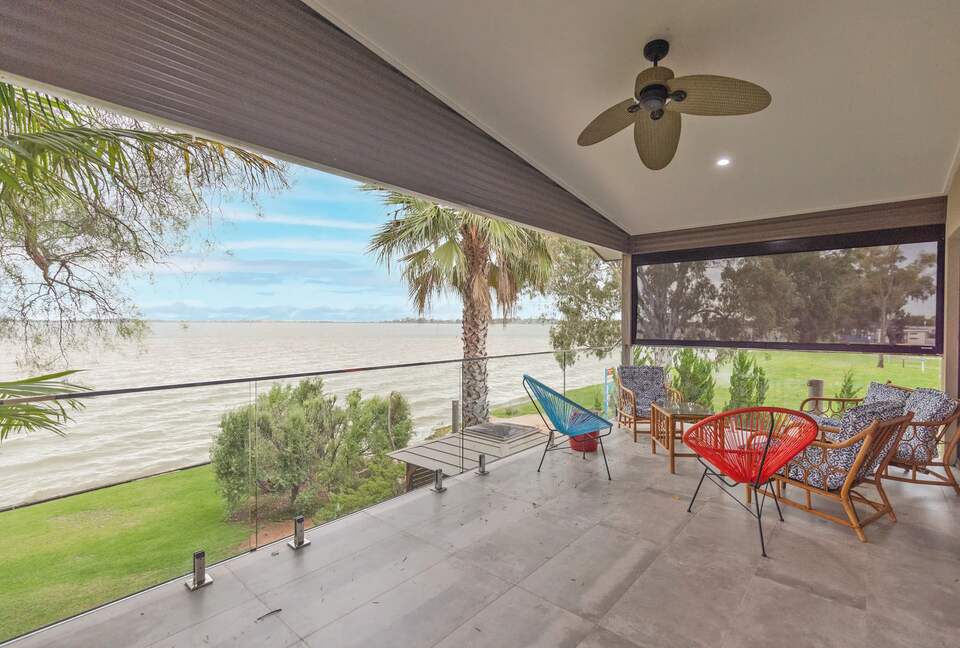 Lake Boga Waterfront Sanctuary with Private Jetty - Lake Boga, Australia