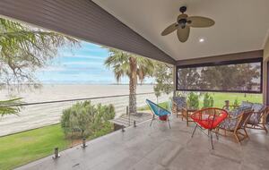 Lake Boga Waterfront Sanctuary with Private Jetty - Lake Boga, Australia