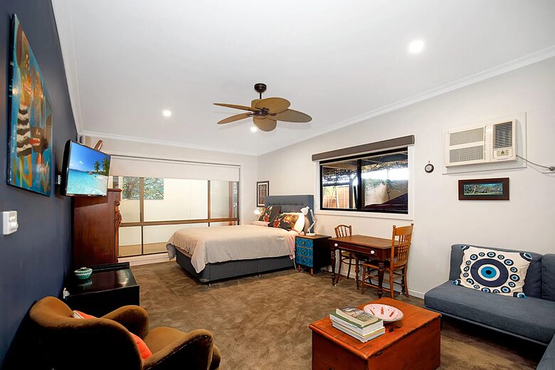 Lake Boga Waterfront Sanctuary with Private Jetty - Lake Boga, Australia