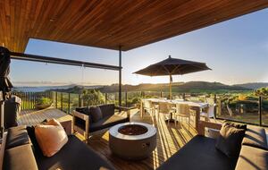 Modern Waiheke Retreat Between Mudbrick & Cable Bay - Waiheke Island, New Zealand