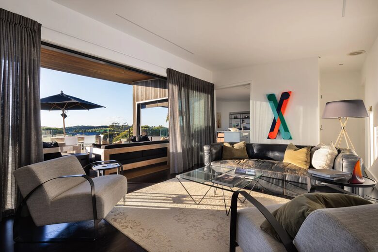 Modern Waiheke Retreat Between Mudbrick & Cable Bay - Waiheke Island, New Zealand