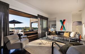Modern Waiheke Retreat Between Mudbrick & Cable Bay - Waiheke Island, New Zealand
