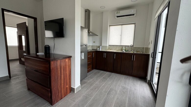 Beachfront Retreat Steps from The Split - Caye Caulker, Belize