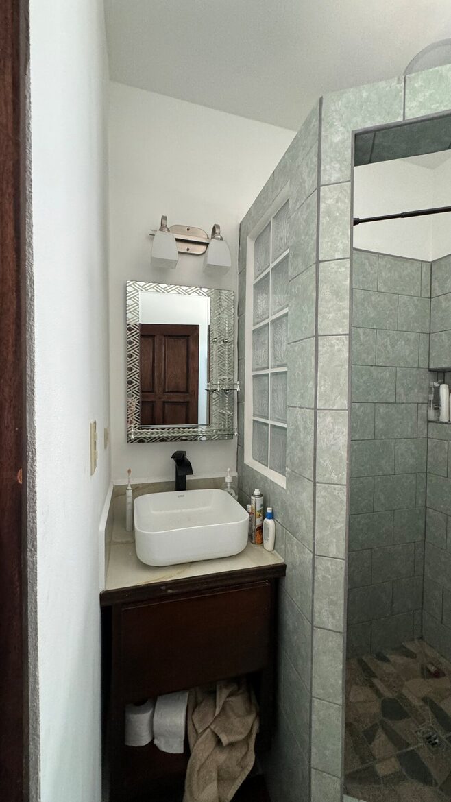 Beachfront Retreat Steps from The Split - Caye Caulker, Belize