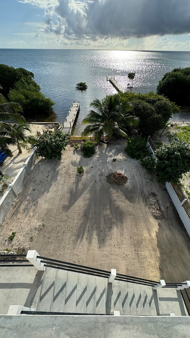 Beachfront Retreat Steps from The Split - Caye Caulker, Belize