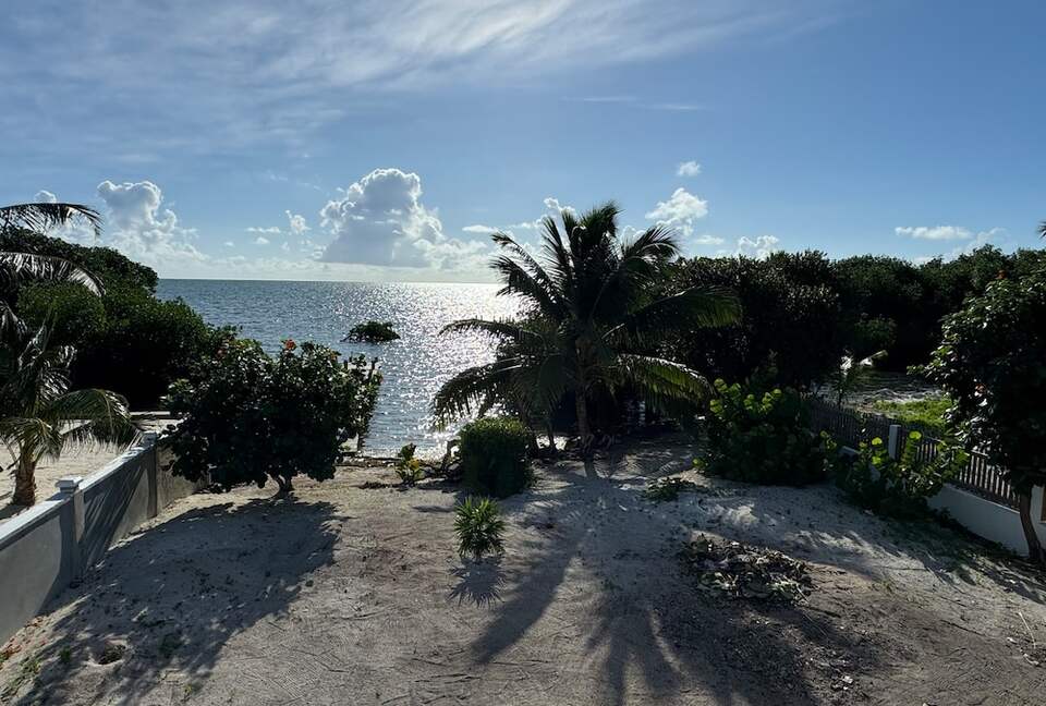Beachfront Retreat Steps from The Split - Caye Caulker, Belize