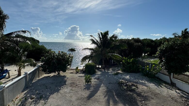 Beachfront Retreat Steps from The Split - Caye Caulker, Belize