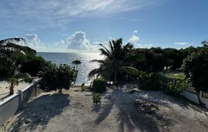 Beachfront Retreat Steps from The Split - Caye Caulker, Belize