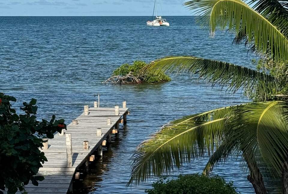 Beachfront Retreat Steps from The Split - Caye Caulker, Belize