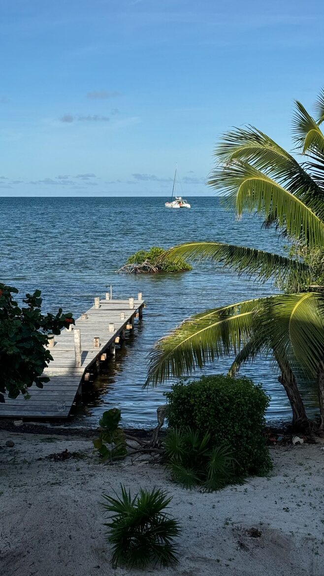 Beachfront Retreat Steps from The Split - Caye Caulker, Belize