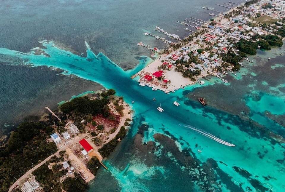 Beachfront Retreat Steps from The Split - Caye Caulker, Belize