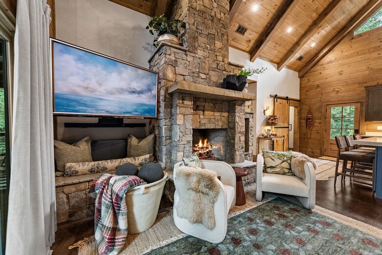 Modern Mountain Retreat on Mountaintown Creek - Ellijay, Georgia