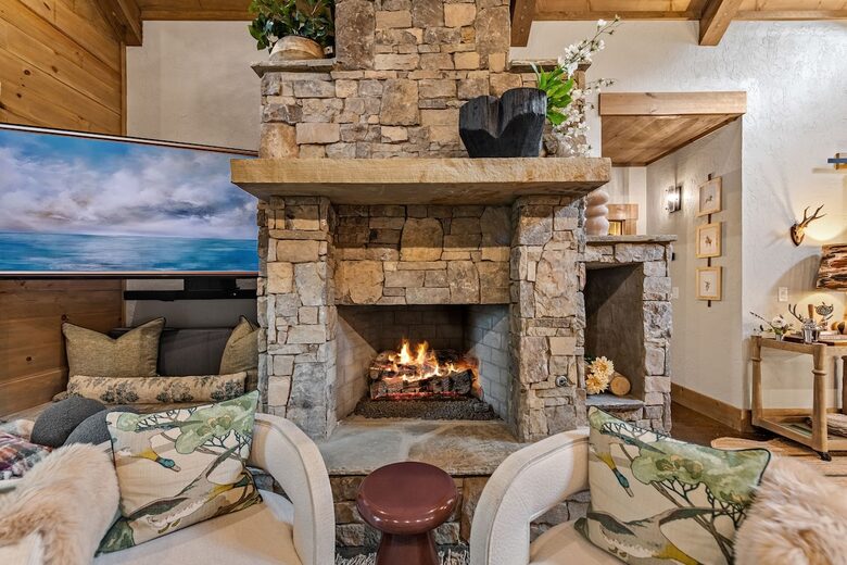 Modern Mountain Retreat on Mountaintown Creek - Ellijay, Georgia