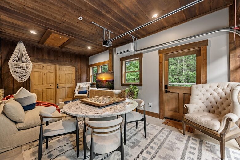 Modern Mountain Retreat on Mountaintown Creek - Ellijay, Georgia