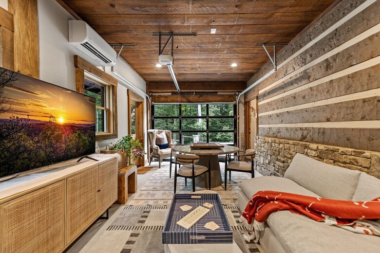 Modern Mountain Retreat on Mountaintown Creek - Ellijay, Georgia