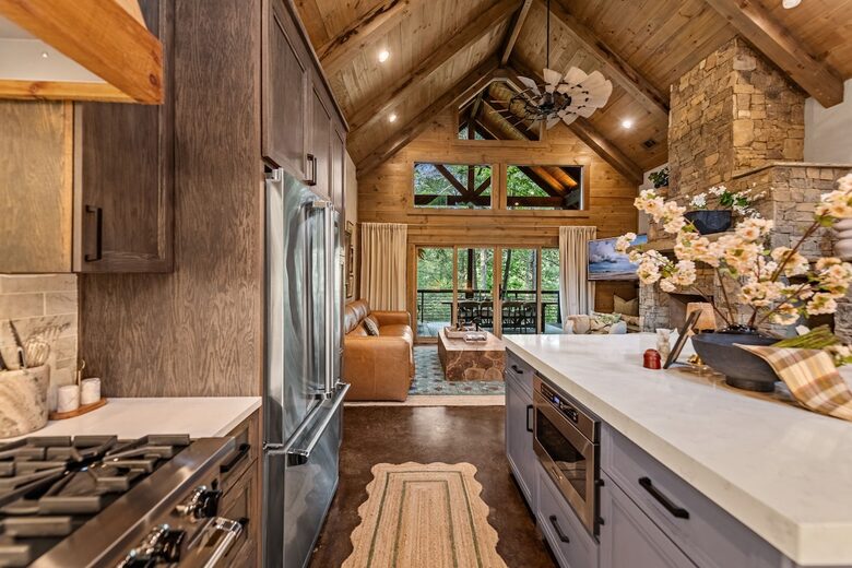 Modern Mountain Retreat on Mountaintown Creek - Ellijay, Georgia