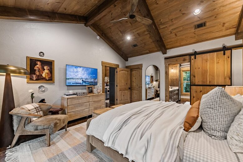 Modern Mountain Retreat on Mountaintown Creek - Ellijay, Georgia