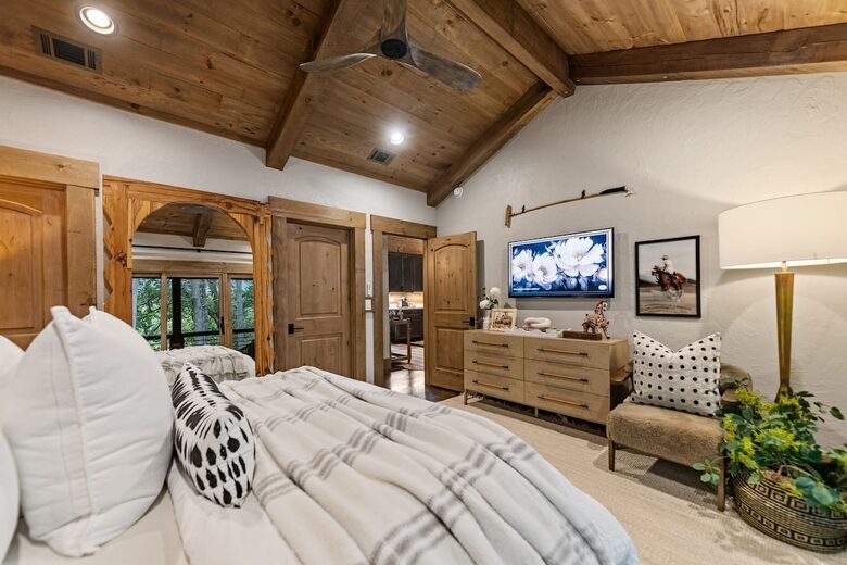 Modern Mountain Retreat on Mountaintown Creek - Ellijay, Georgia