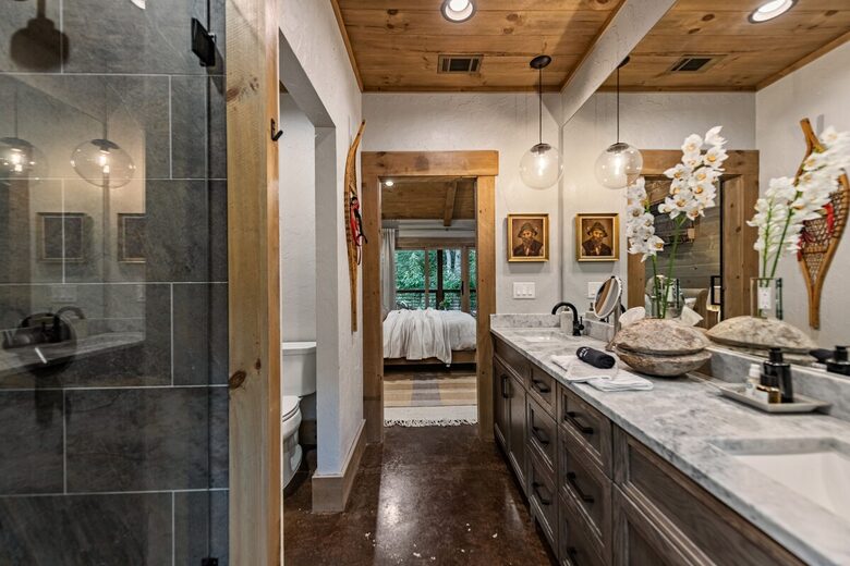 Modern Mountain Retreat on Mountaintown Creek - Ellijay, Georgia