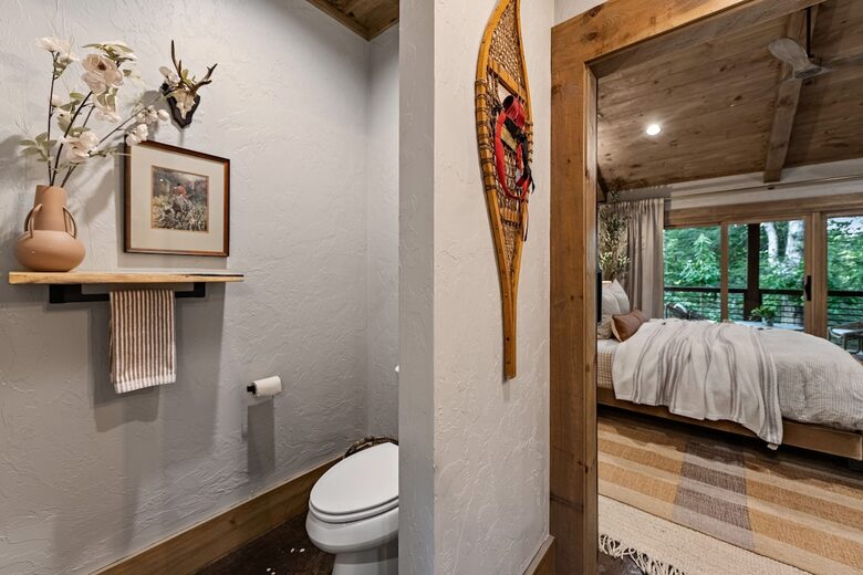 Modern Mountain Retreat on Mountaintown Creek - Ellijay, Georgia