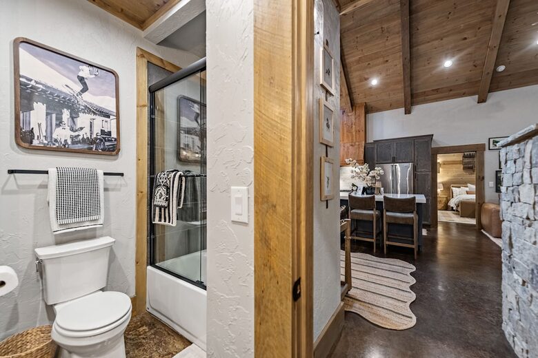 Modern Mountain Retreat on Mountaintown Creek - Ellijay, Georgia