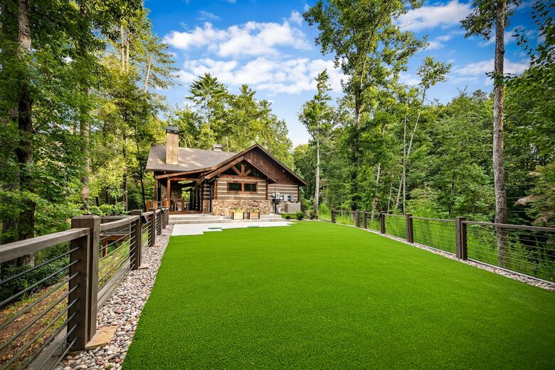 Modern Mountain Retreat on Mountaintown Creek - Ellijay, Georgia