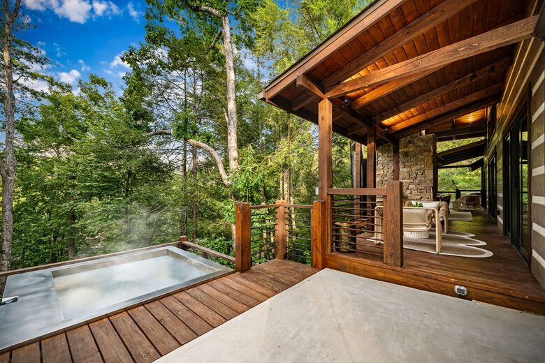 Modern Mountain Retreat on Mountaintown Creek - Ellijay, Georgia