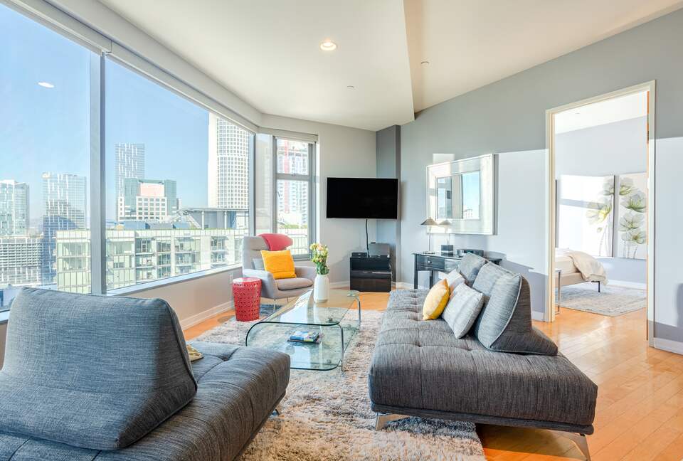 Glass-Walled DTLA Corner Loft with Skyline Views - Los Angeles, California