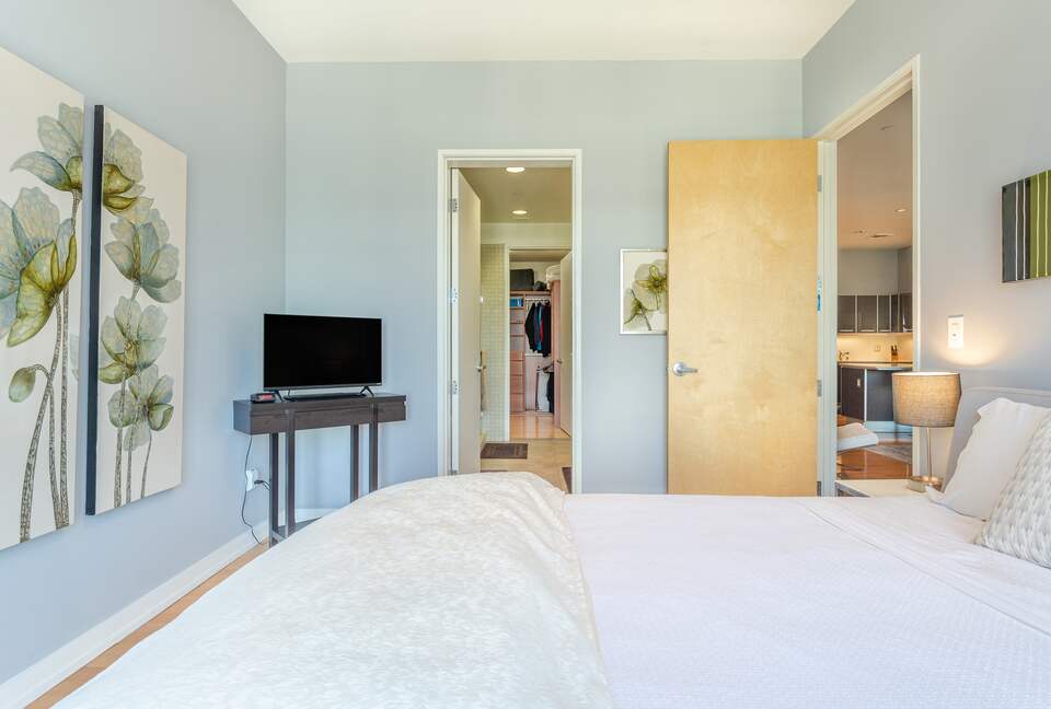 Glass-Walled DTLA Corner Loft with Skyline Views - Los Angeles, California