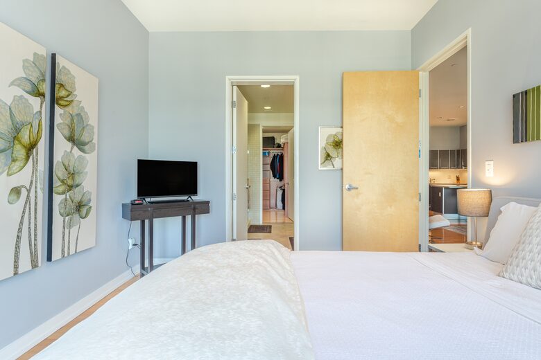 Glass-Walled DTLA Corner Loft with Skyline Views - Los Angeles, California