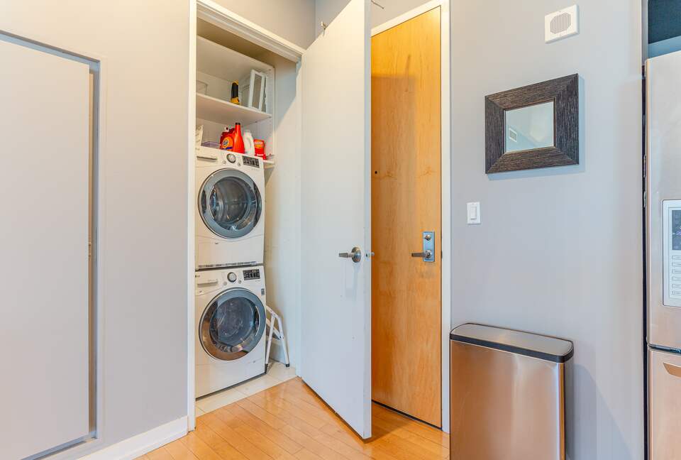 Glass-Walled DTLA Corner Loft with Skyline Views - Los Angeles, California