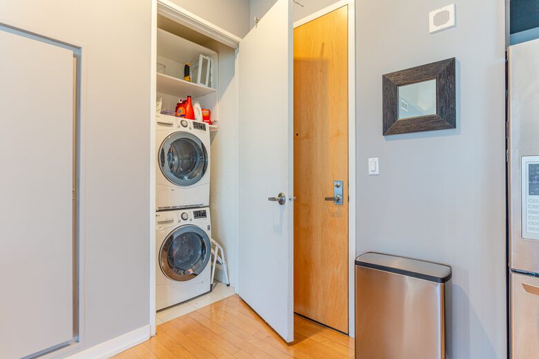 Glass-Walled DTLA Corner Loft with Skyline Views - Los Angeles, California