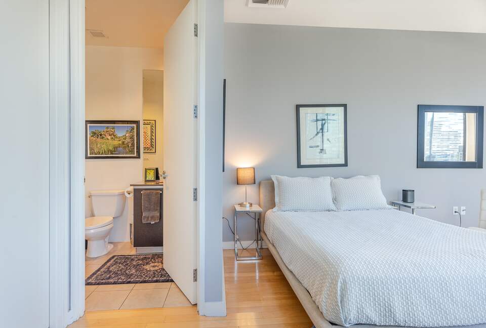 Glass-Walled DTLA Corner Loft with Skyline Views - Los Angeles, California