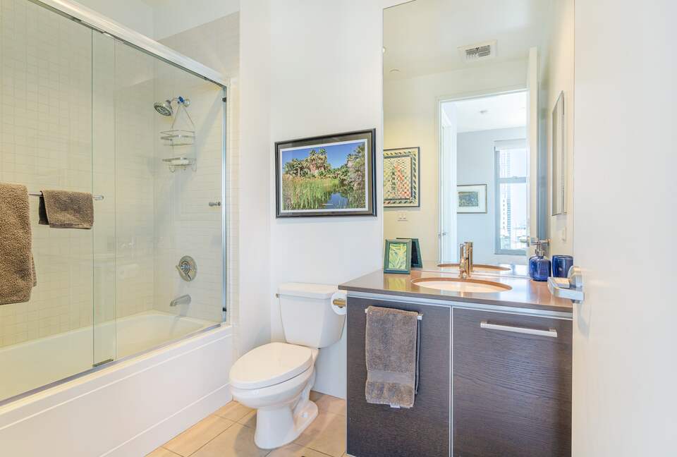 Glass-Walled DTLA Corner Loft with Skyline Views - Los Angeles, California