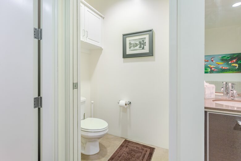 Glass-Walled DTLA Corner Loft with Skyline Views - Los Angeles, California