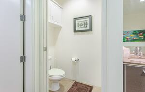 Glass-Walled DTLA Corner Loft with Skyline Views - Los Angeles, California