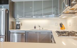 Glass-Walled DTLA Corner Loft with Skyline Views - Los Angeles, California