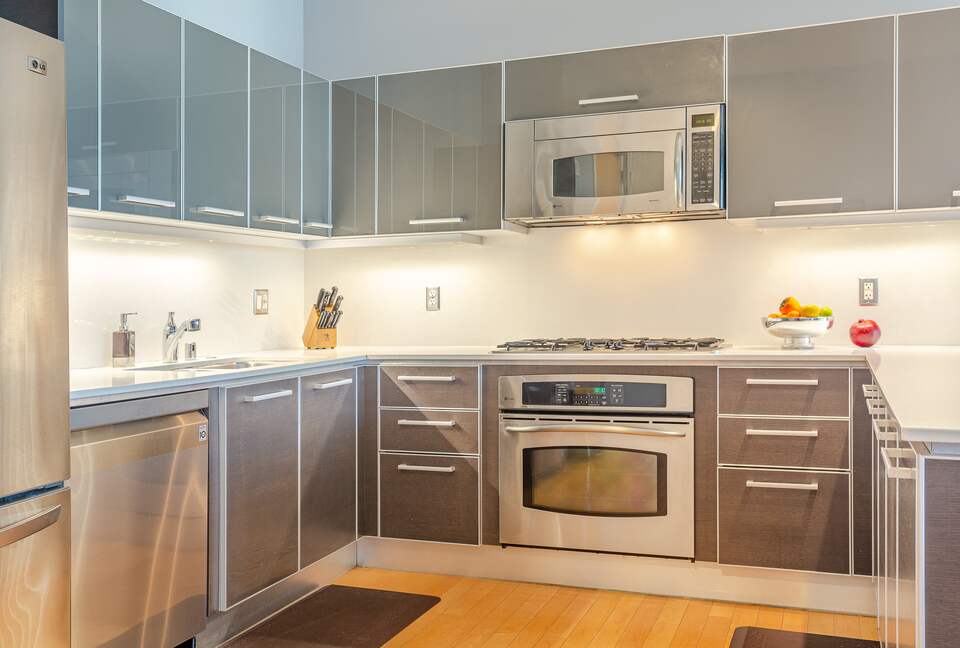 Glass-Walled DTLA Corner Loft with Skyline Views - Los Angeles, California