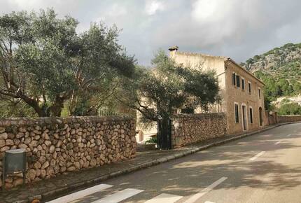 Sophisticated Serenity in the Heart of Mallorca - Caimari, Spain