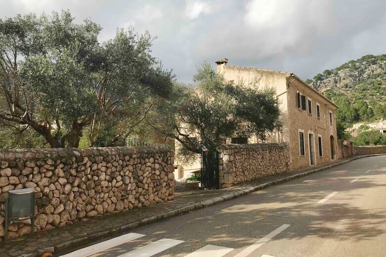 Sophisticated Serenity in the Heart of Mallorca - Caimari, Spain