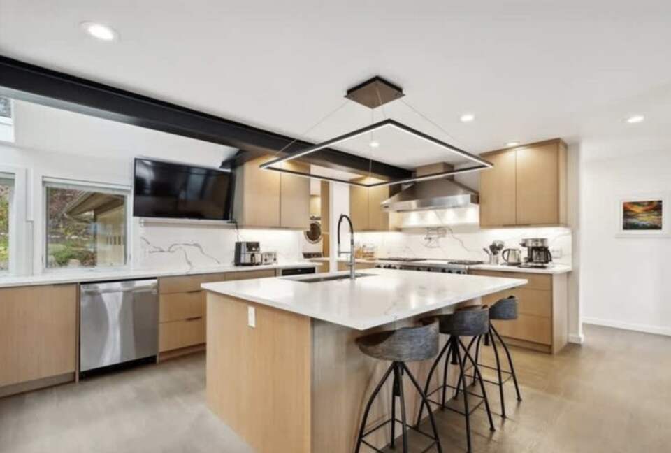 Private Flathead Lakefront Estate with Dock, Hot Tub & Panoramic Mountain Views - Rollins, Montana