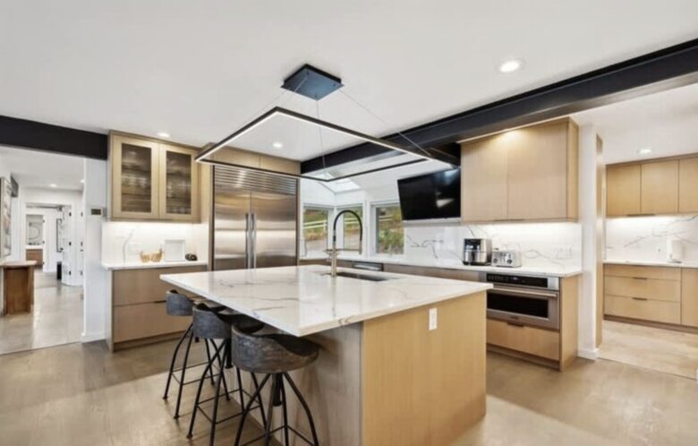 Private Flathead Lakefront Estate with Dock, Hot Tub & Panoramic Mountain Views - Rollins, Montana