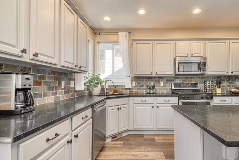 Canal Trail Retreat | Hot Tub & Deck Near Downtown Bend - Bend, Oregon