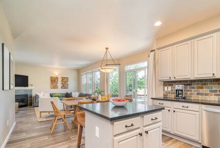 Canal Trail Retreat | Hot Tub & Deck Near Downtown Bend - Bend, Oregon