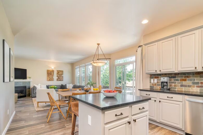 Canal Trail Retreat | Hot Tub & Deck Near Downtown Bend - Bend, Oregon