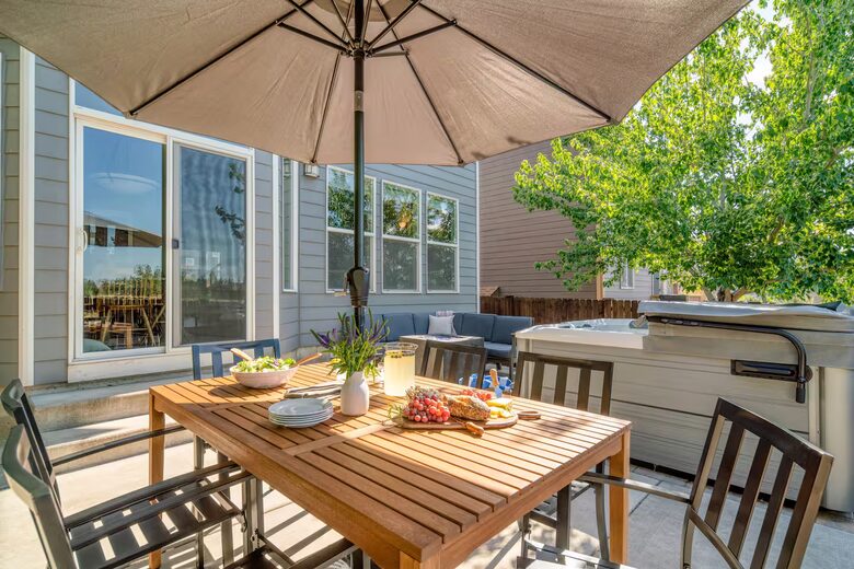 Canal Trail Retreat | Hot Tub & Deck Near Downtown Bend - Bend, Oregon